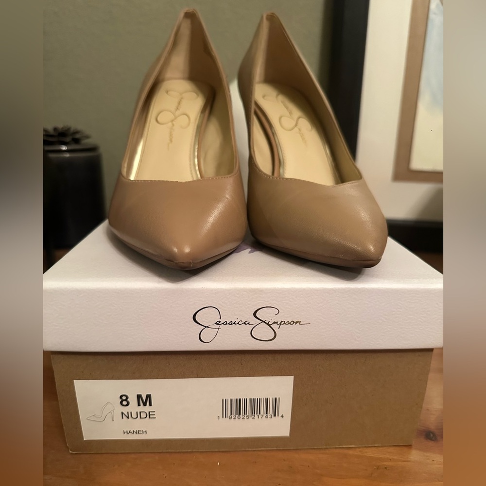 Nude heel pumps